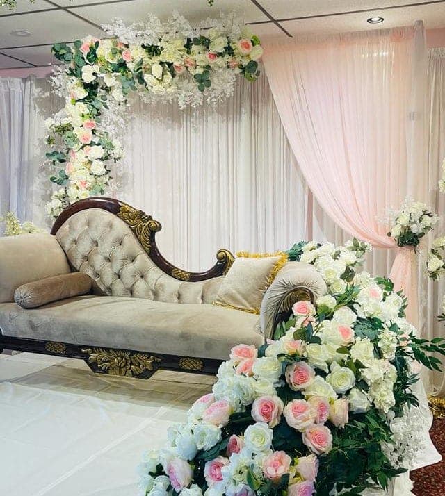 Carved Tufted Chaise
